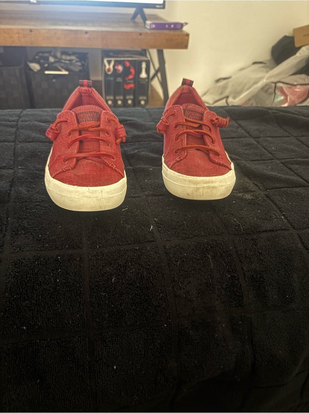 Women’s maroon Sperry sneakers